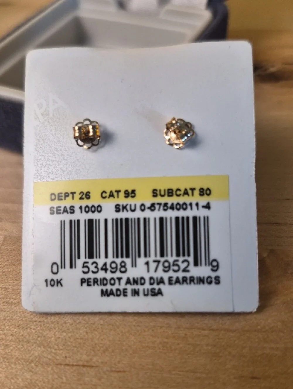 10K Peridot And DIAMOND Stud Earrings - Picture 2 of 6
